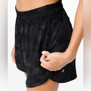 Lululemon Shorts - black camo - Track That Sz 6